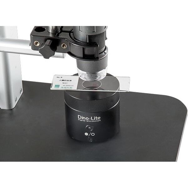 Dino-Lite BL-CDW-1 på RK10A stativ fra siden